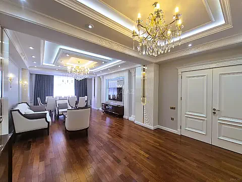 Satılır 4 otaqlı mənzil 174 m²