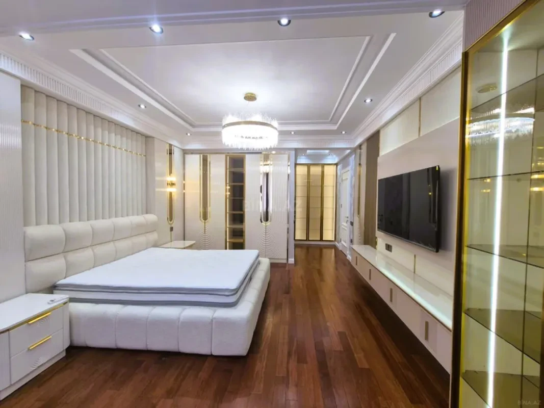 Satılır 4 otaqlı mənzil 174 m²