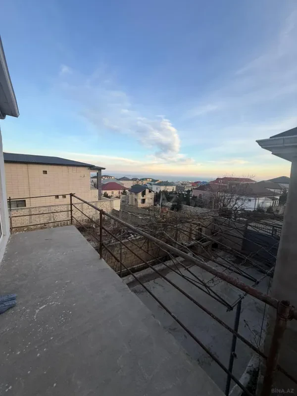 Satılır 4 otaqlı həyət evi 200 m²