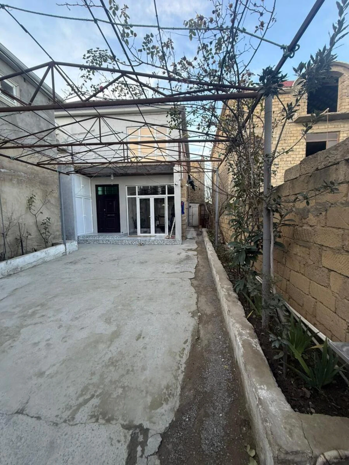 Satılır 4 otaqlı həyət evi 200 m²