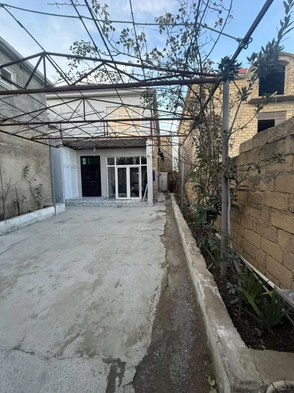 Satılır 4 otaqlı həyət evi 200 m²