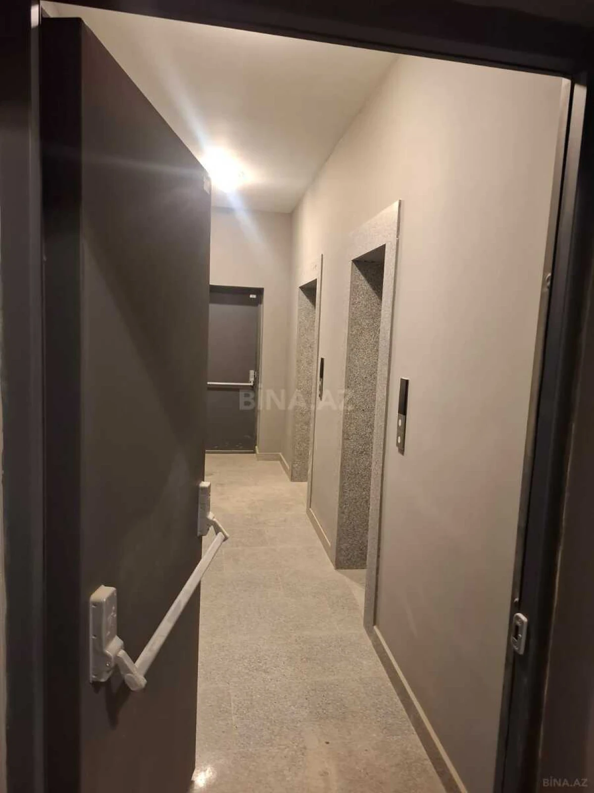 Satılır 1 otaqlı mənzil 53 m²