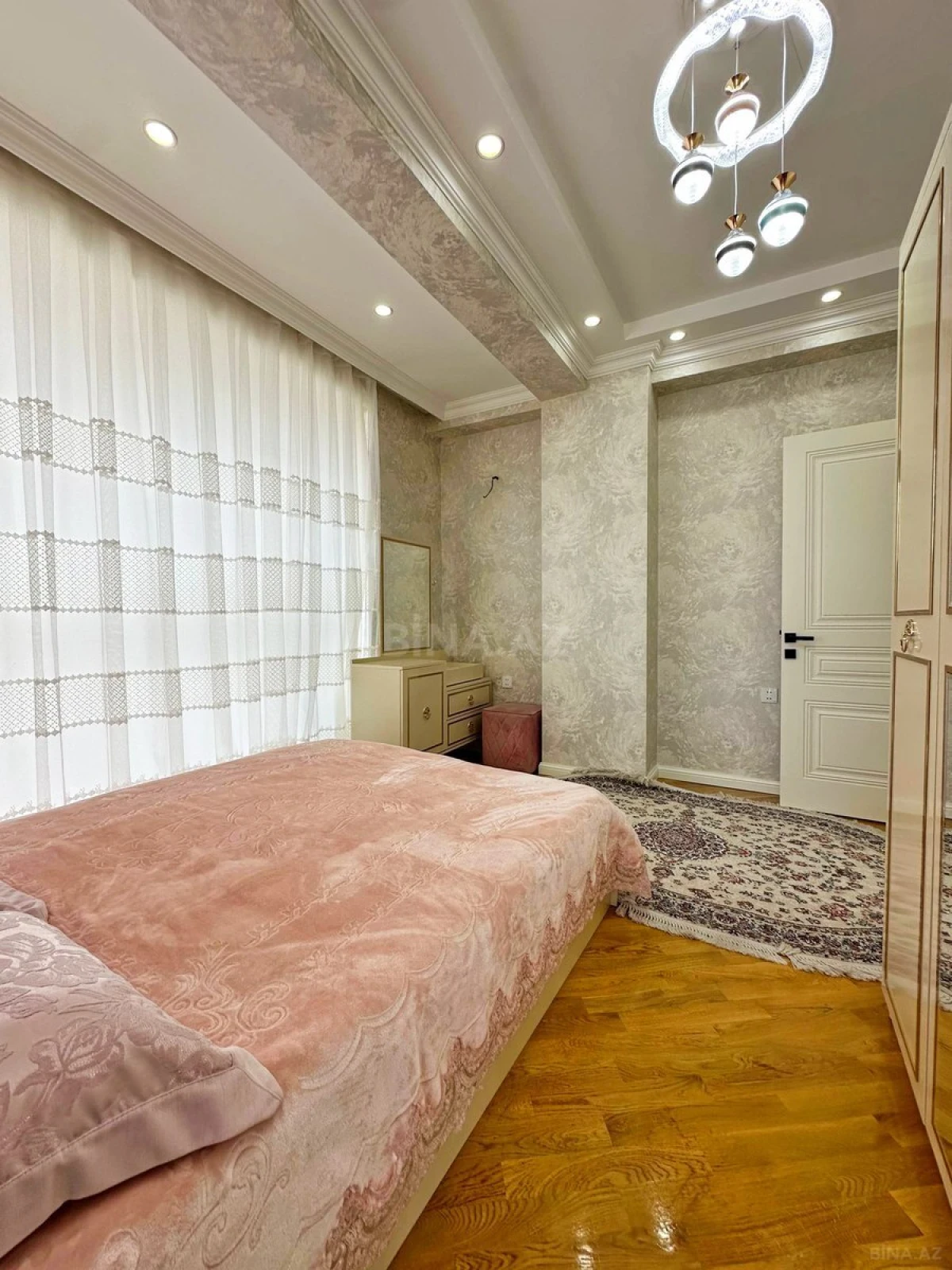 Satılır 3 otaqlı mənzil 109 m²