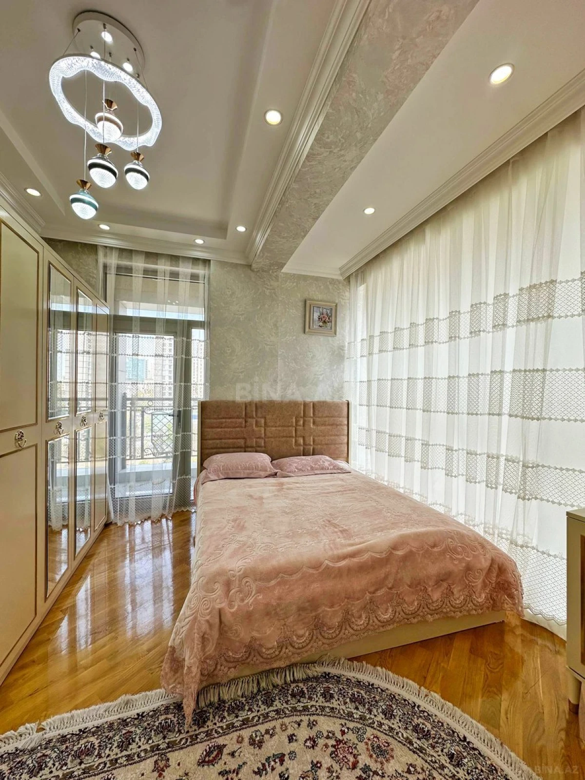 Satılır 3 otaqlı mənzil 109 m²
