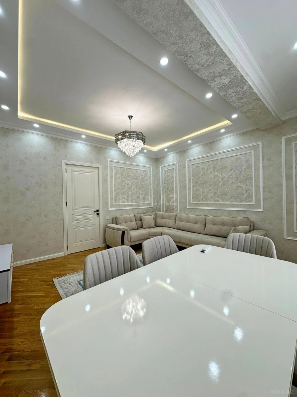 Satılır 3 otaqlı mənzil 109 m²