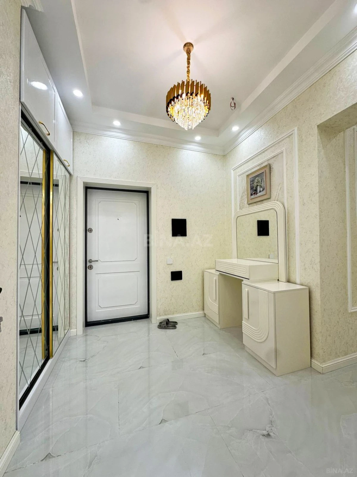 Satılır 3 otaqlı mənzil 109 m²