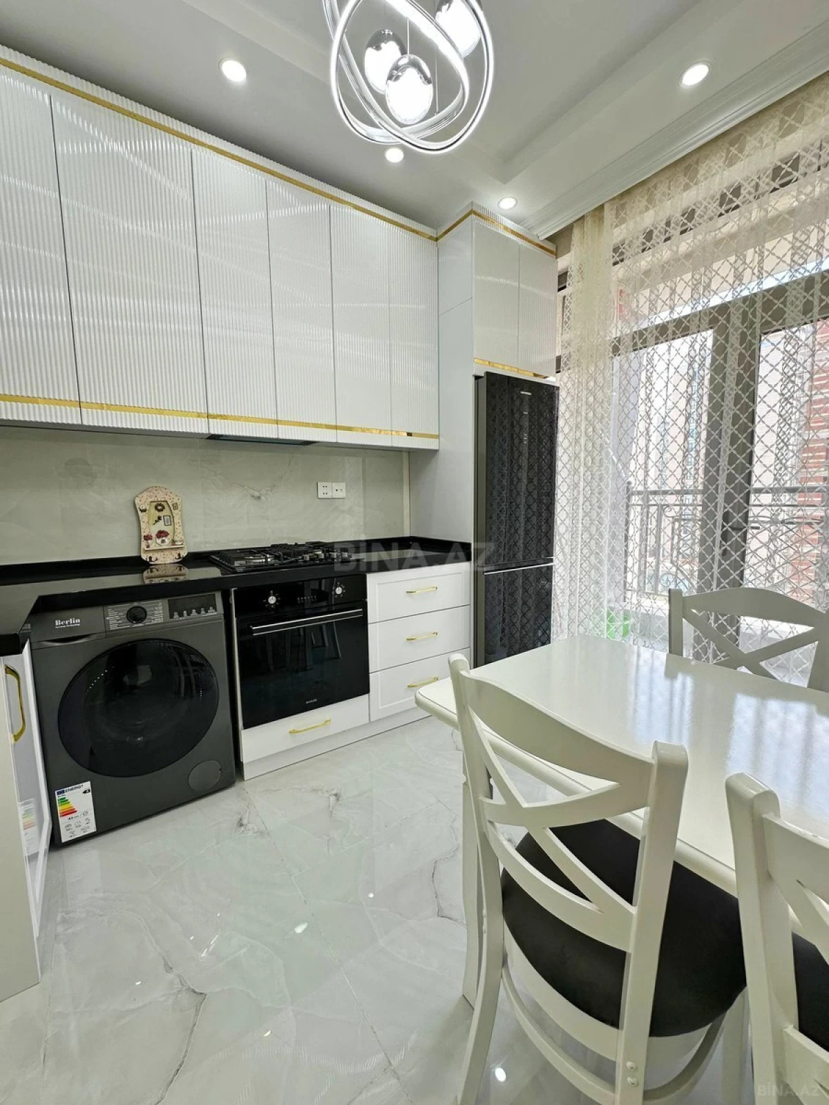 Satılır 3 otaqlı mənzil 109 m²