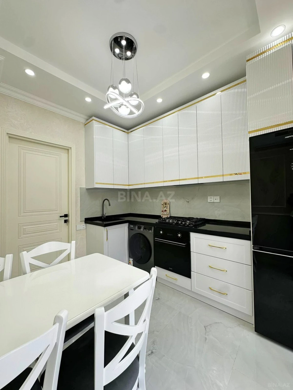 Satılır 3 otaqlı mənzil 109 m²