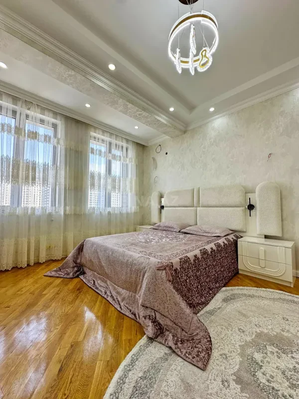 Satılır 3 otaqlı mənzil 109 m²
