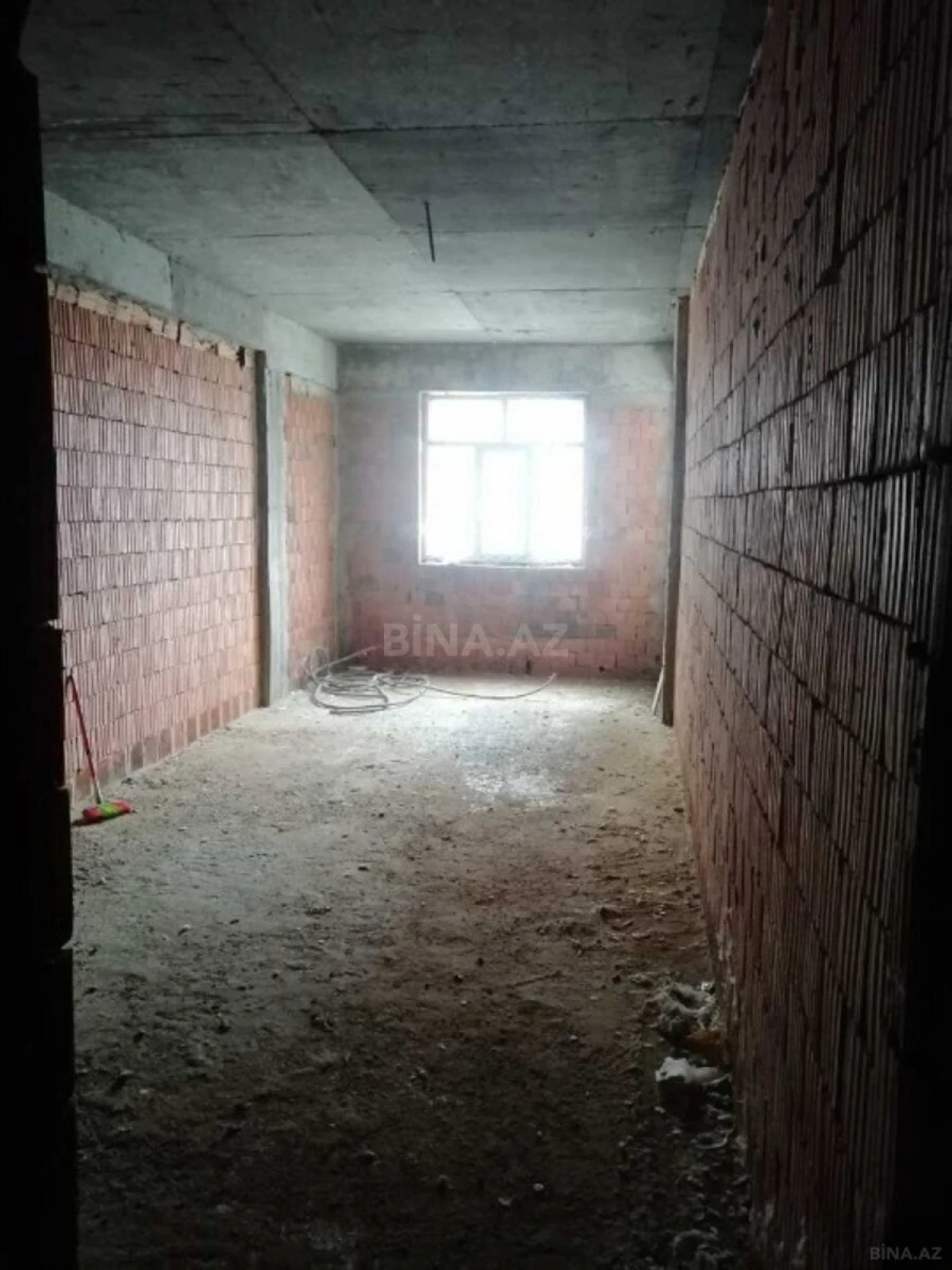 Satılır 2 otaqlı mənzil 105 m²