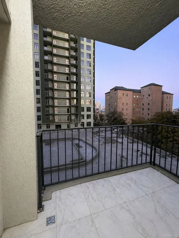 Satılır 2 otaqlı mənzil 82 m²