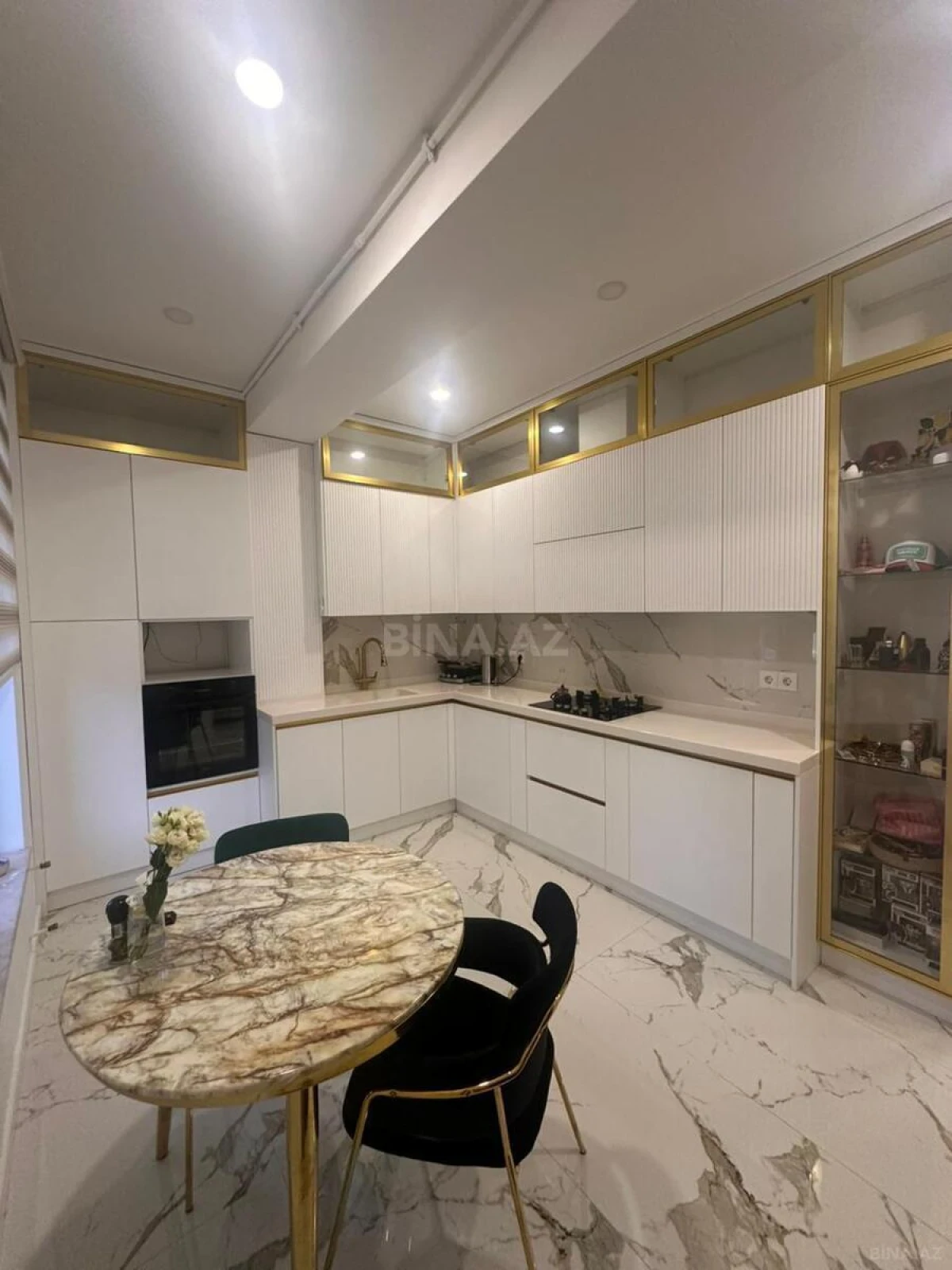 Satılır 2 otaqlı mənzil 82 m²