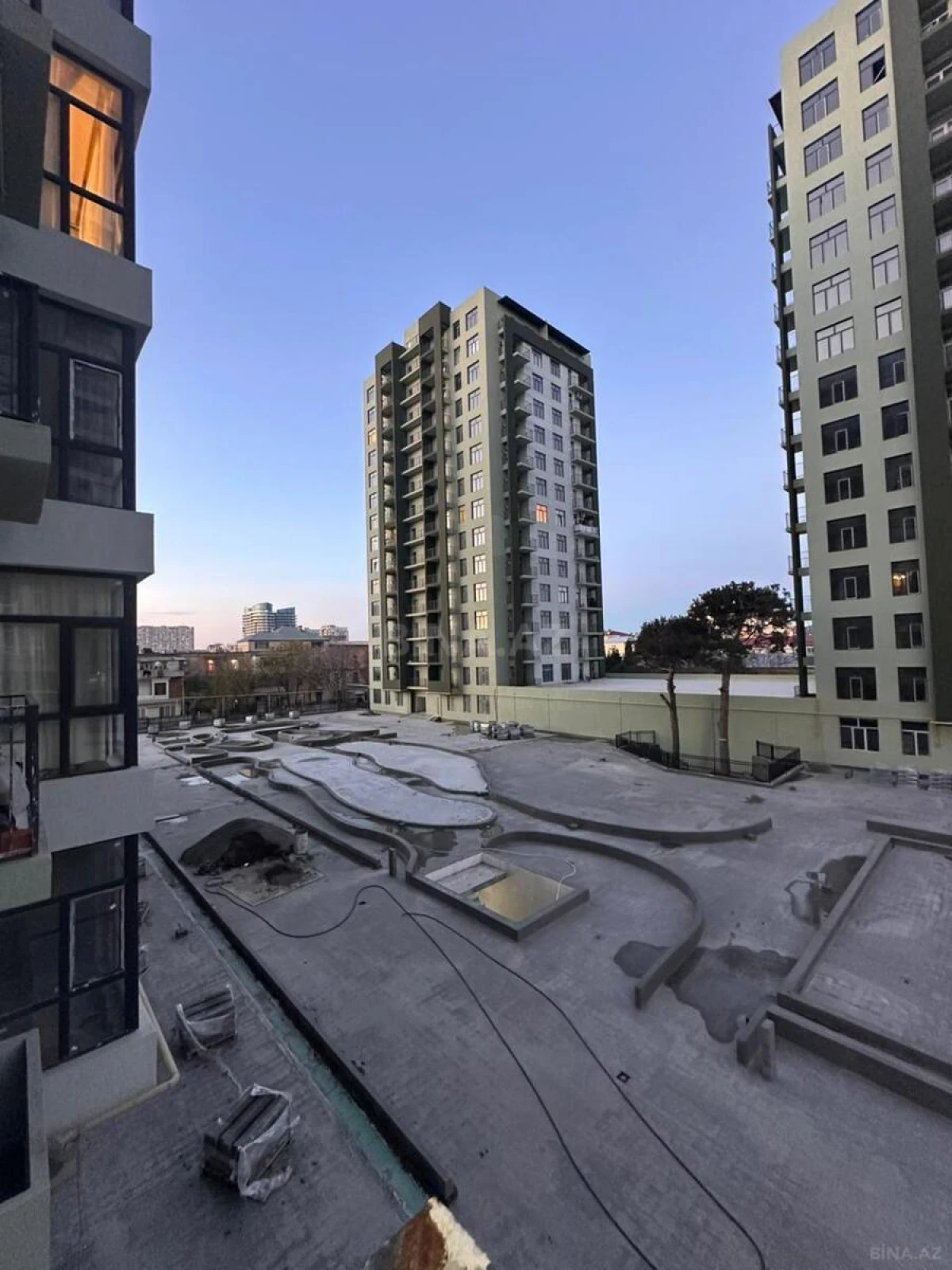 Satılır 2 otaqlı mənzil 82 m²