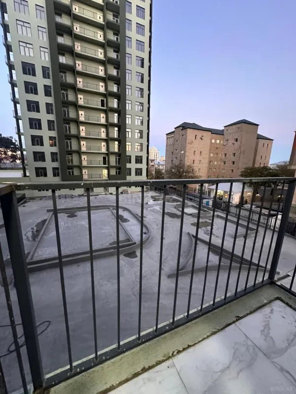 Satılır 2 otaqlı mənzil 82 m²