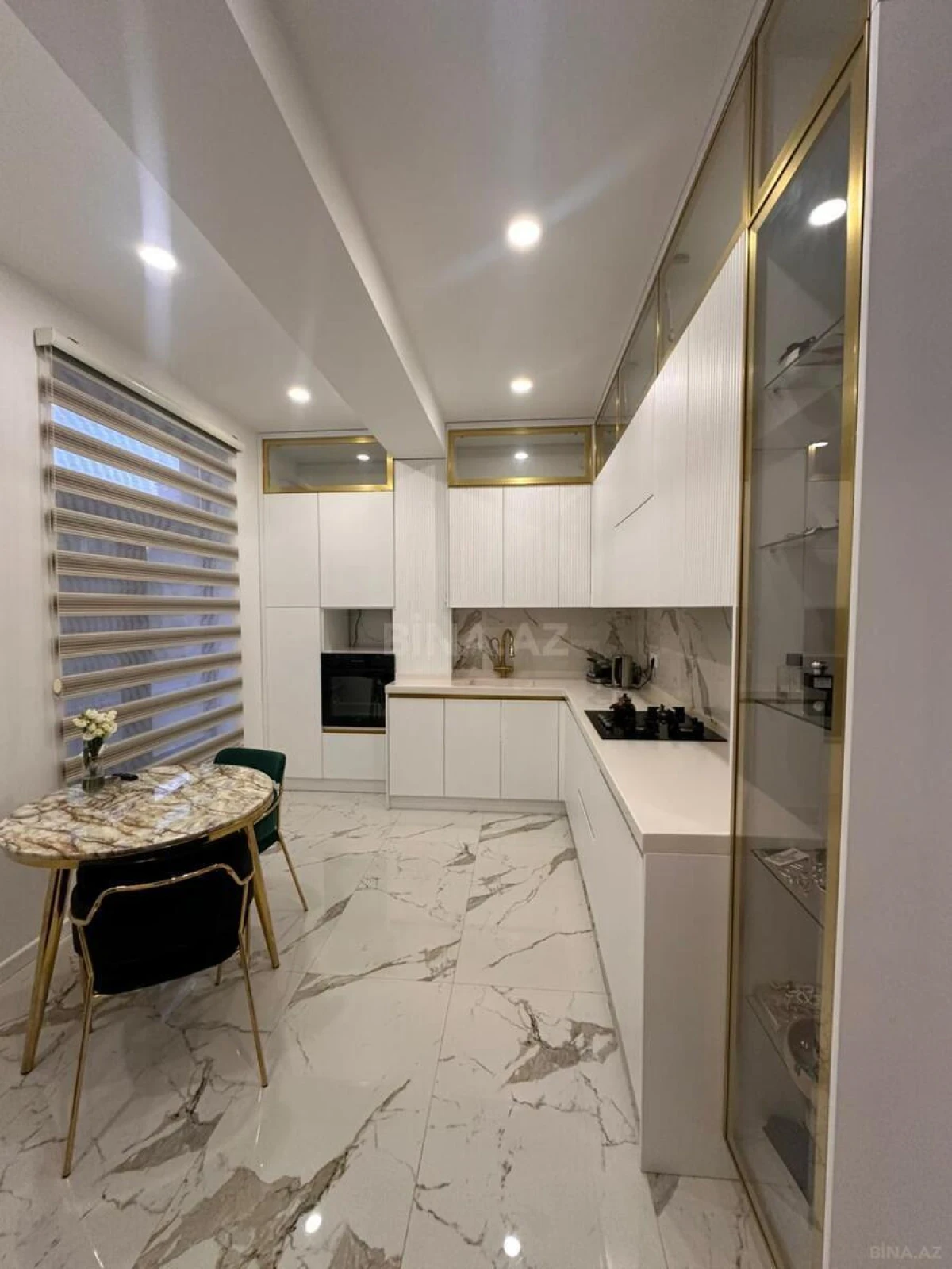 Satılır 2 otaqlı mənzil 82 m²