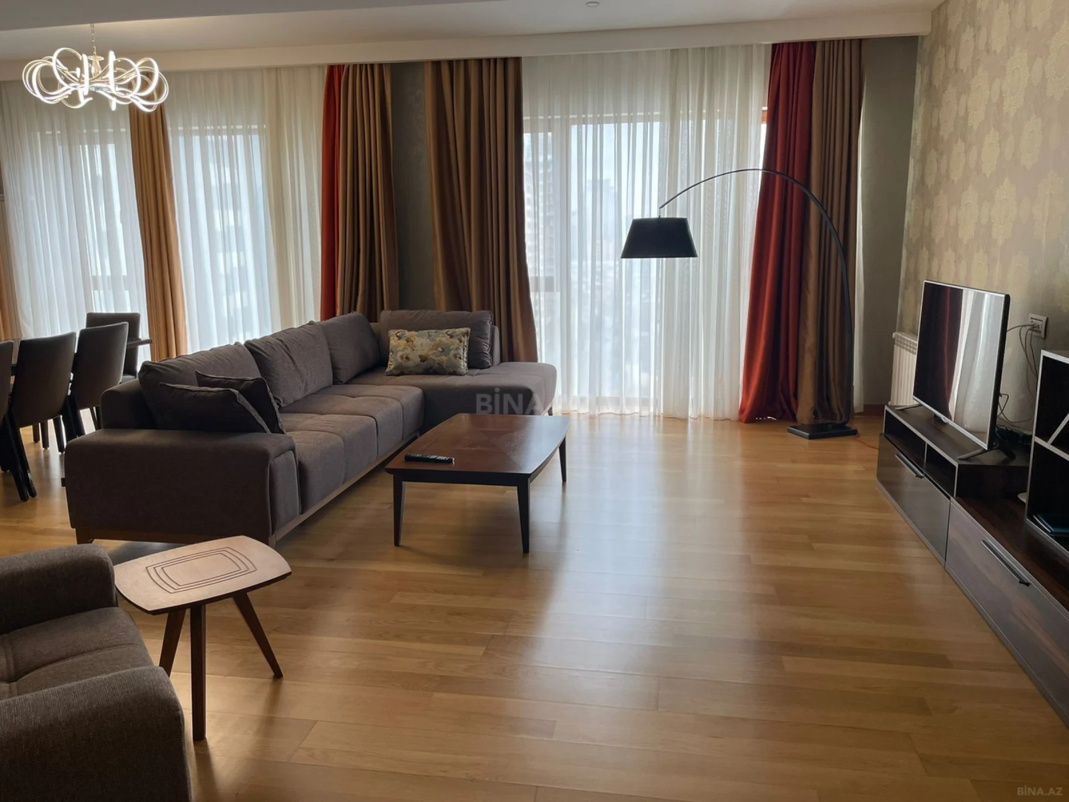 Kirayə verilir 3 otaqlı mənzil 191 m²