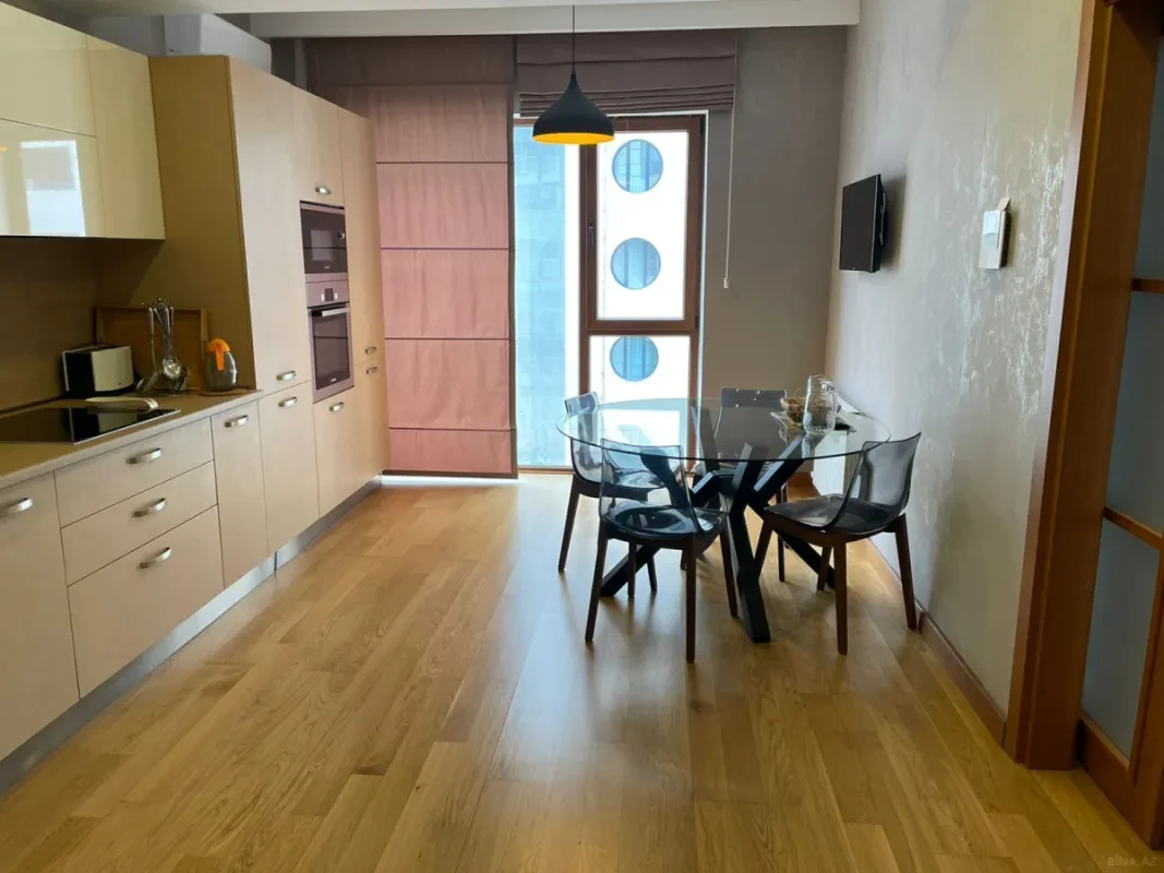 Kirayə verilir 3 otaqlı mənzil 191 m²
