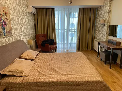 Kirayə verilir 3 otaqlı mənzil 191 m²