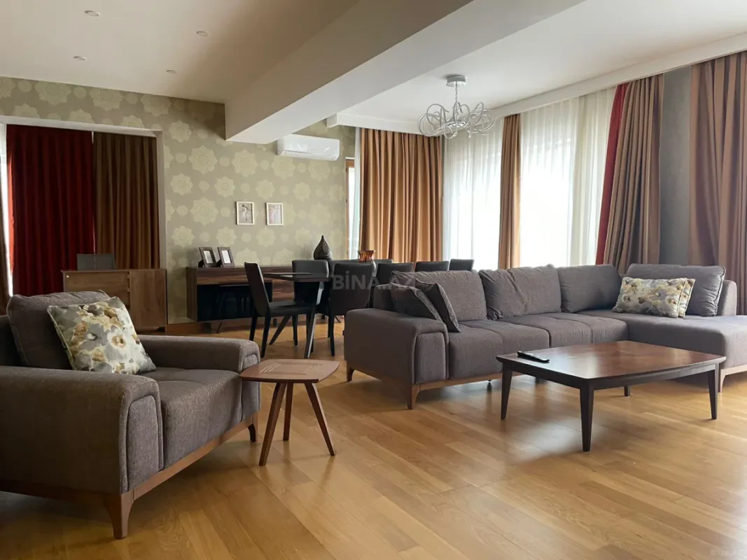 Kirayə verilir 3 otaqlı mənzil 191 m²