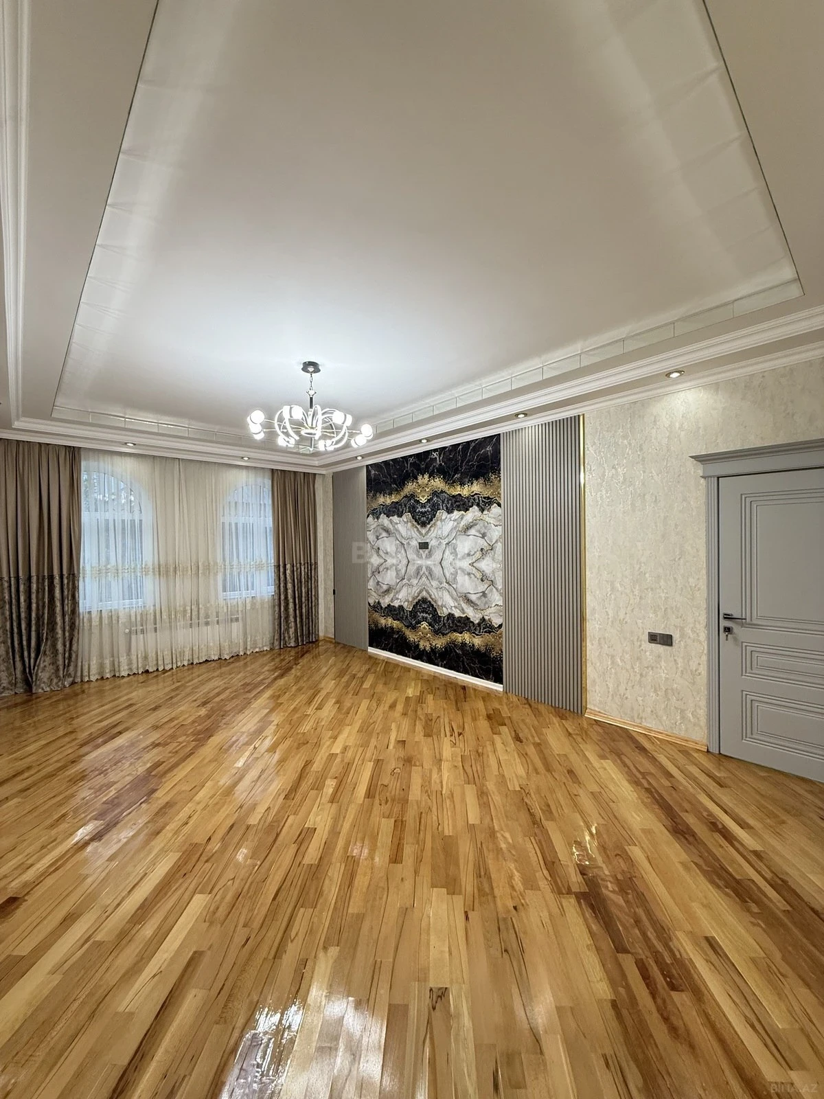 Satılır 5 otaqlı həyət evi 170 m²