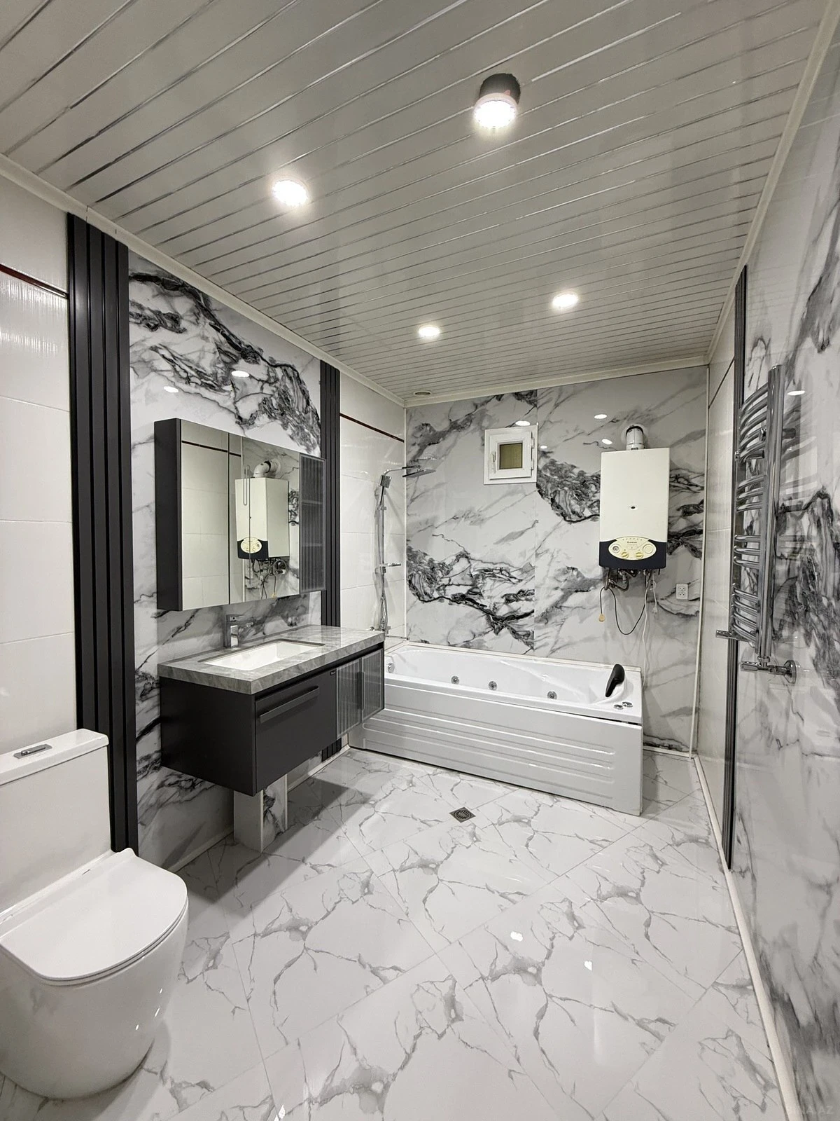 Satılır 5 otaqlı həyət evi 170 m²