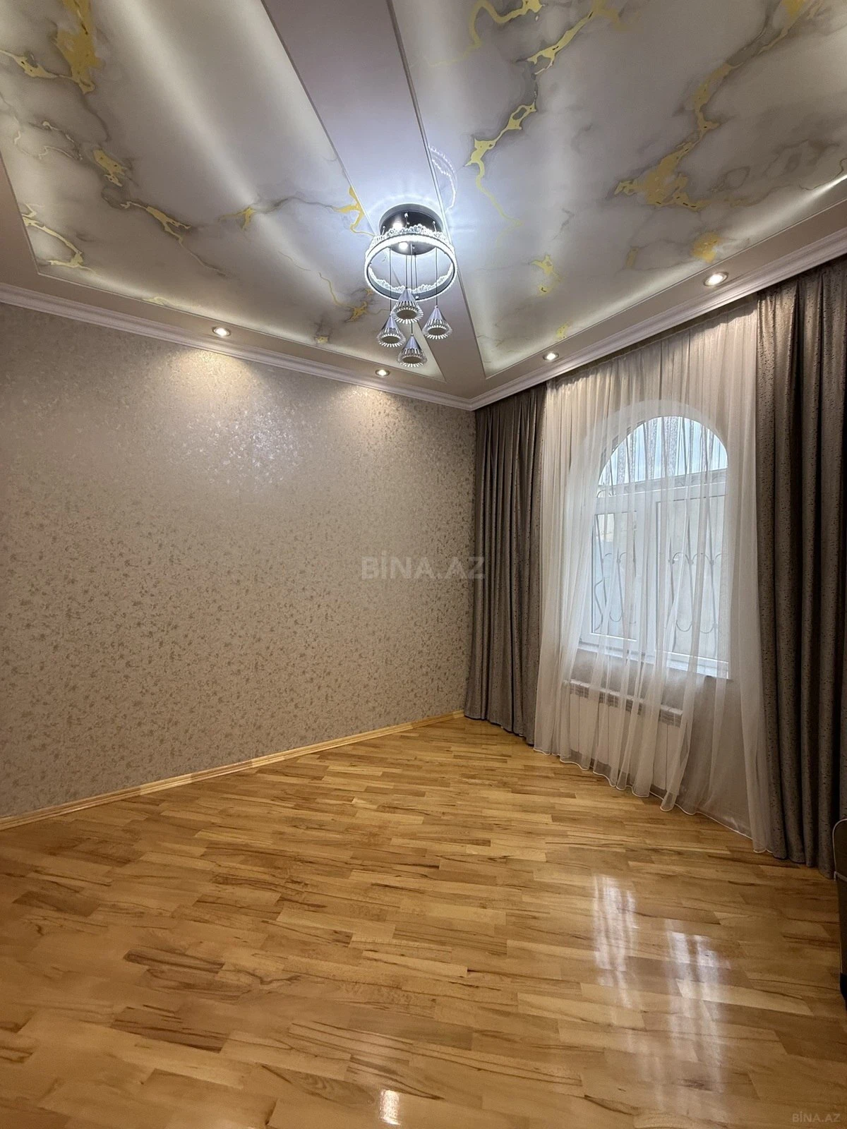 Satılır 5 otaqlı həyət evi 170 m²