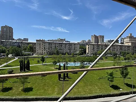 Satılır 3 otaqlı mənzil 154 m²