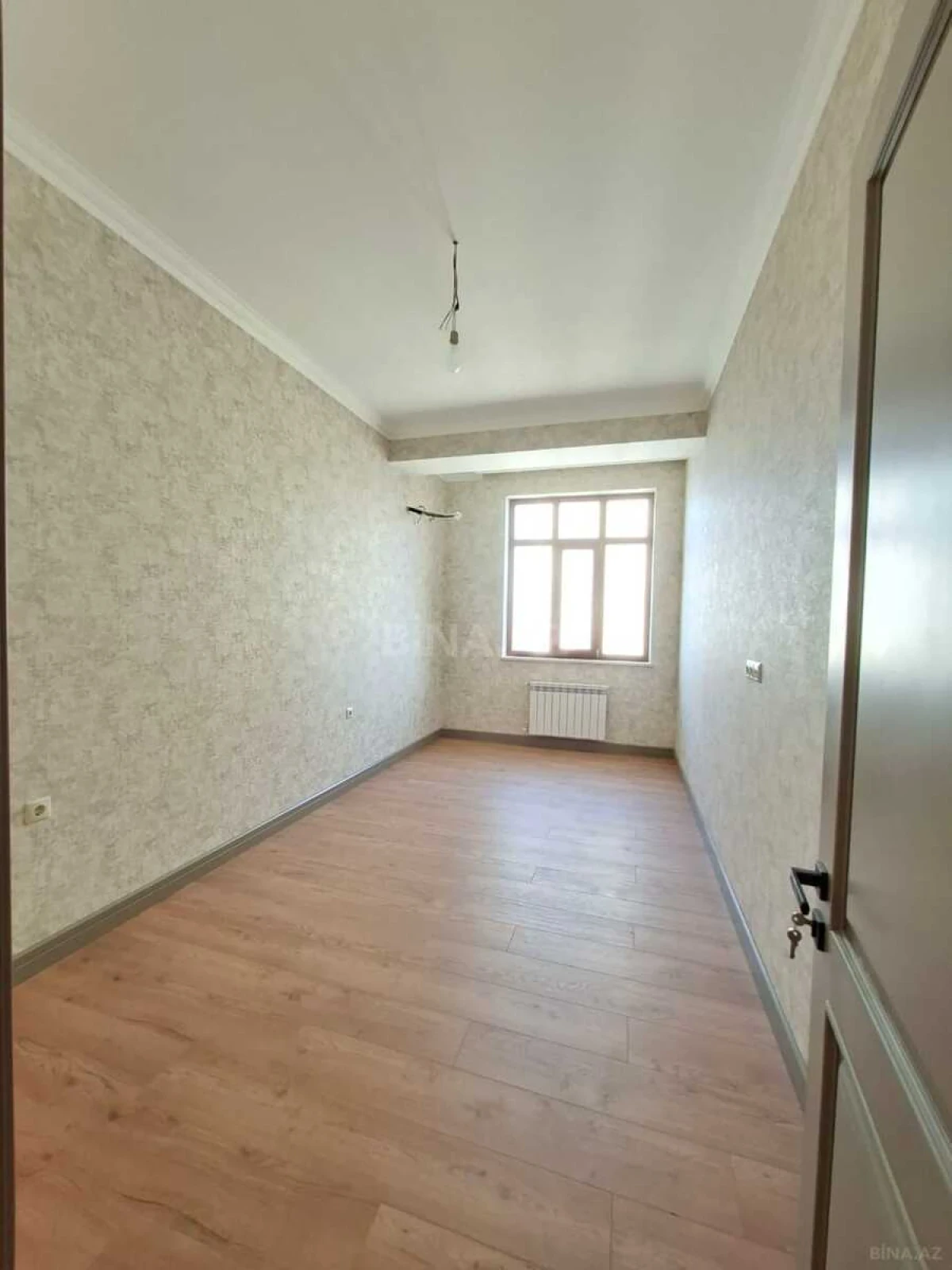 Satılır 4 otaqlı mənzil 175 m²
