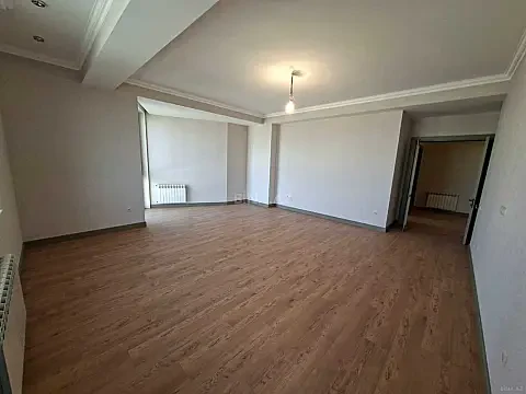 Satılır 4 otaqlı mənzil 175 m²