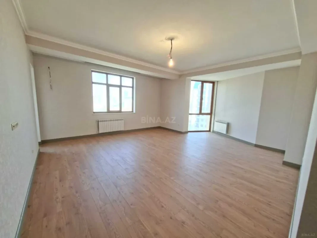 Satılır 4 otaqlı mənzil 175 m²