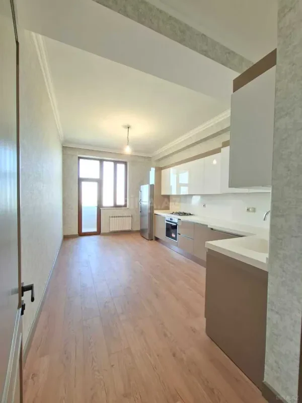 Satılır 4 otaqlı mənzil 175 m²