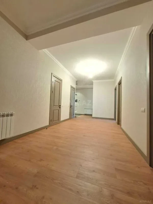 Satılır 4 otaqlı mənzil 175 m²
