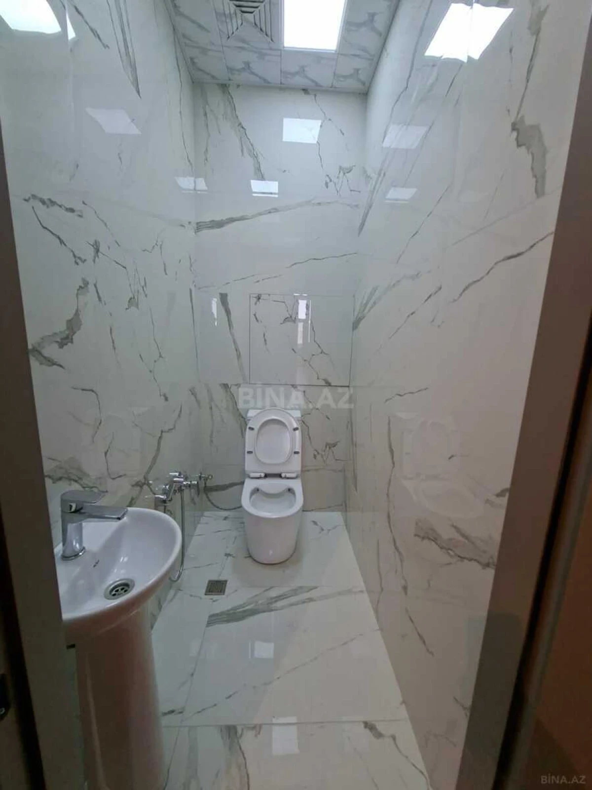 Satılır 4 otaqlı mənzil 175 m²