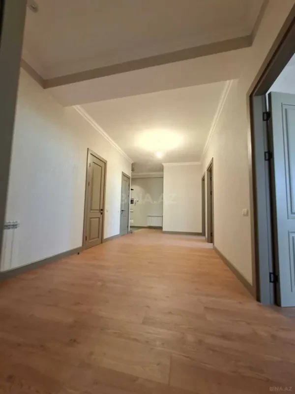 Satılır 4 otaqlı mənzil 175 m²