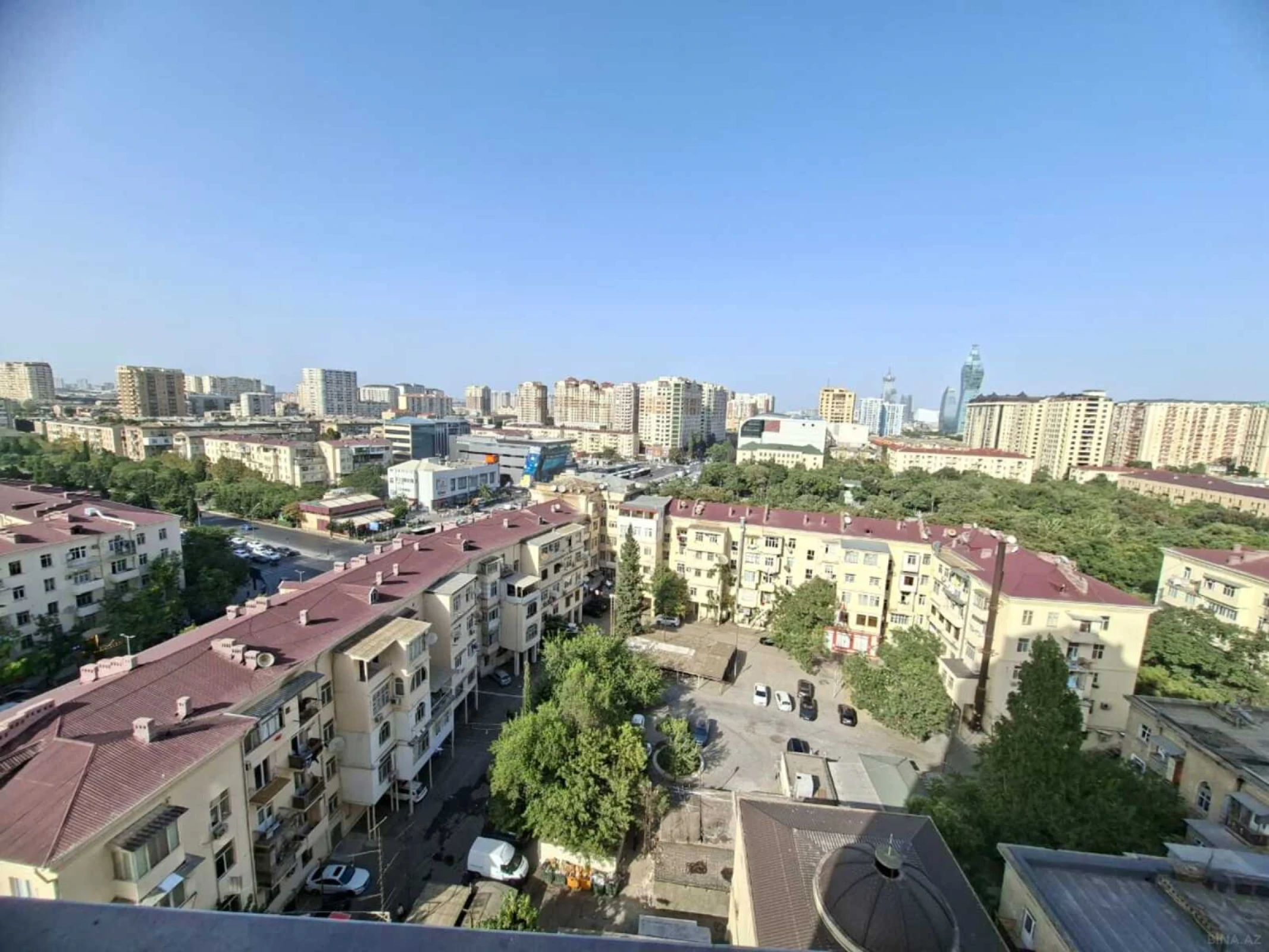 Satılır 4 otaqlı mənzil 175 m²