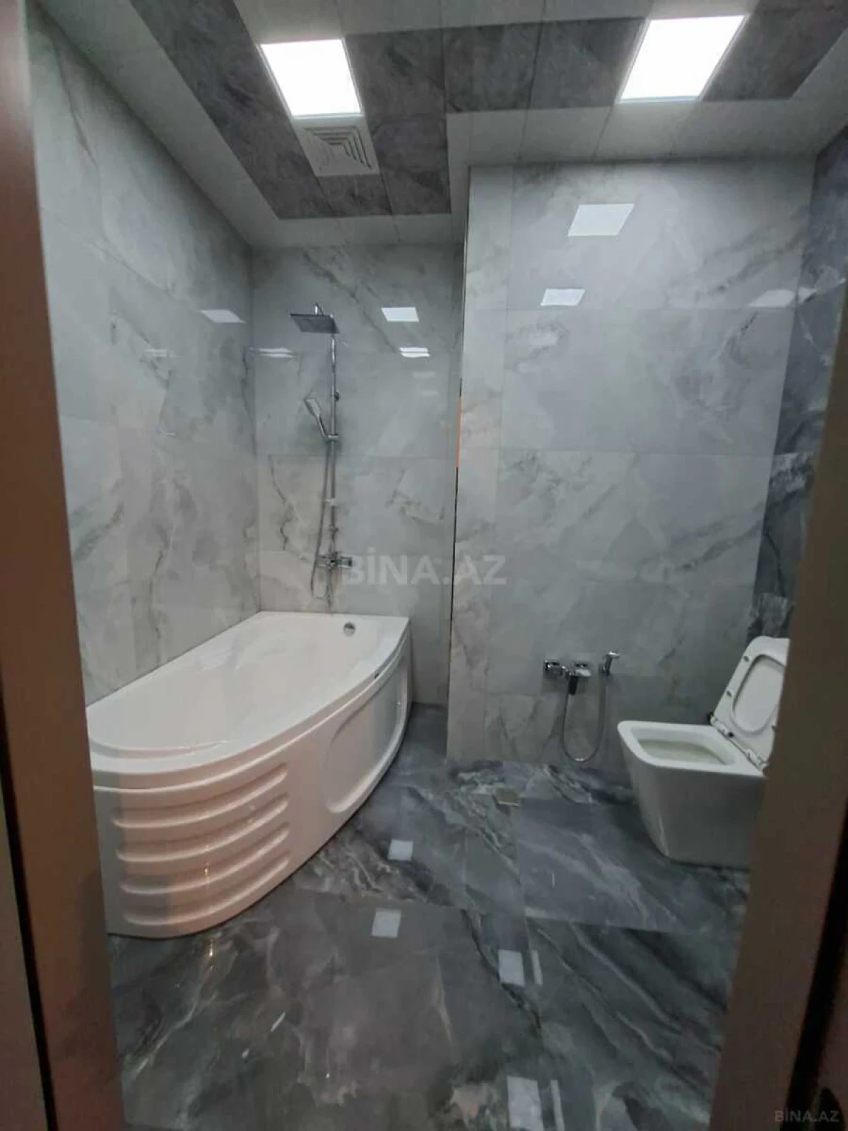 Satılır 4 otaqlı mənzil 175 m²