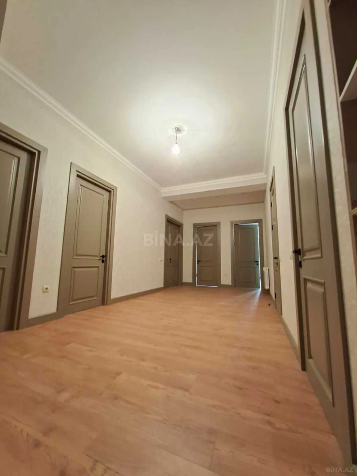 Satılır 4 otaqlı mənzil 175 m²
