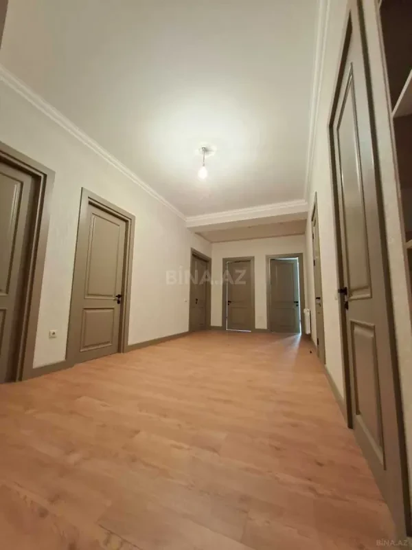 Satılır 4 otaqlı mənzil 175 m²