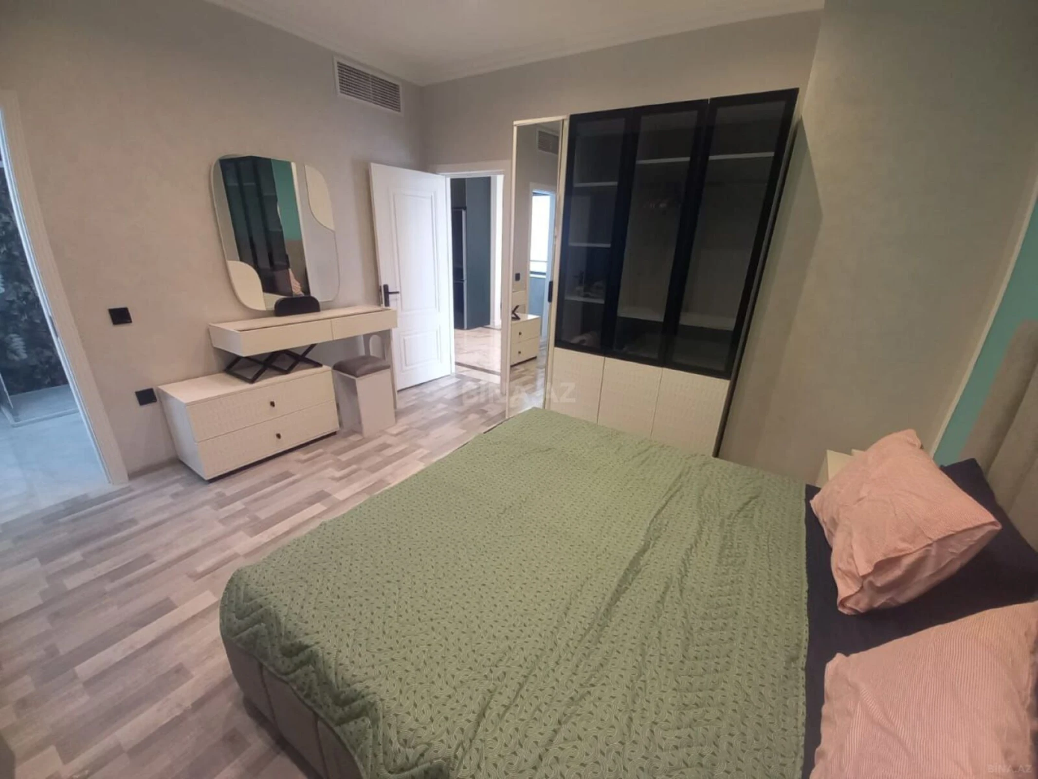 Satılır 2 otaqlı mənzil 86 m²