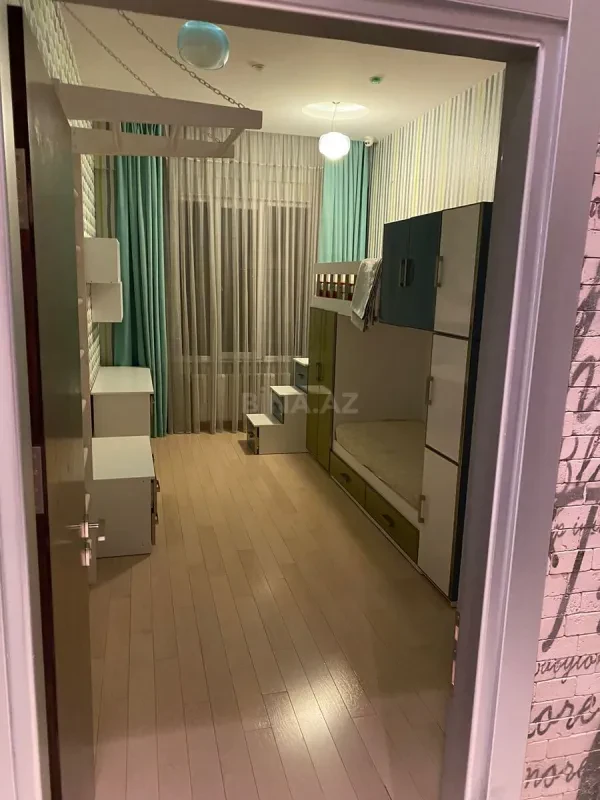 Kirayə verilir 3 otaqlı mənzil 110 m²