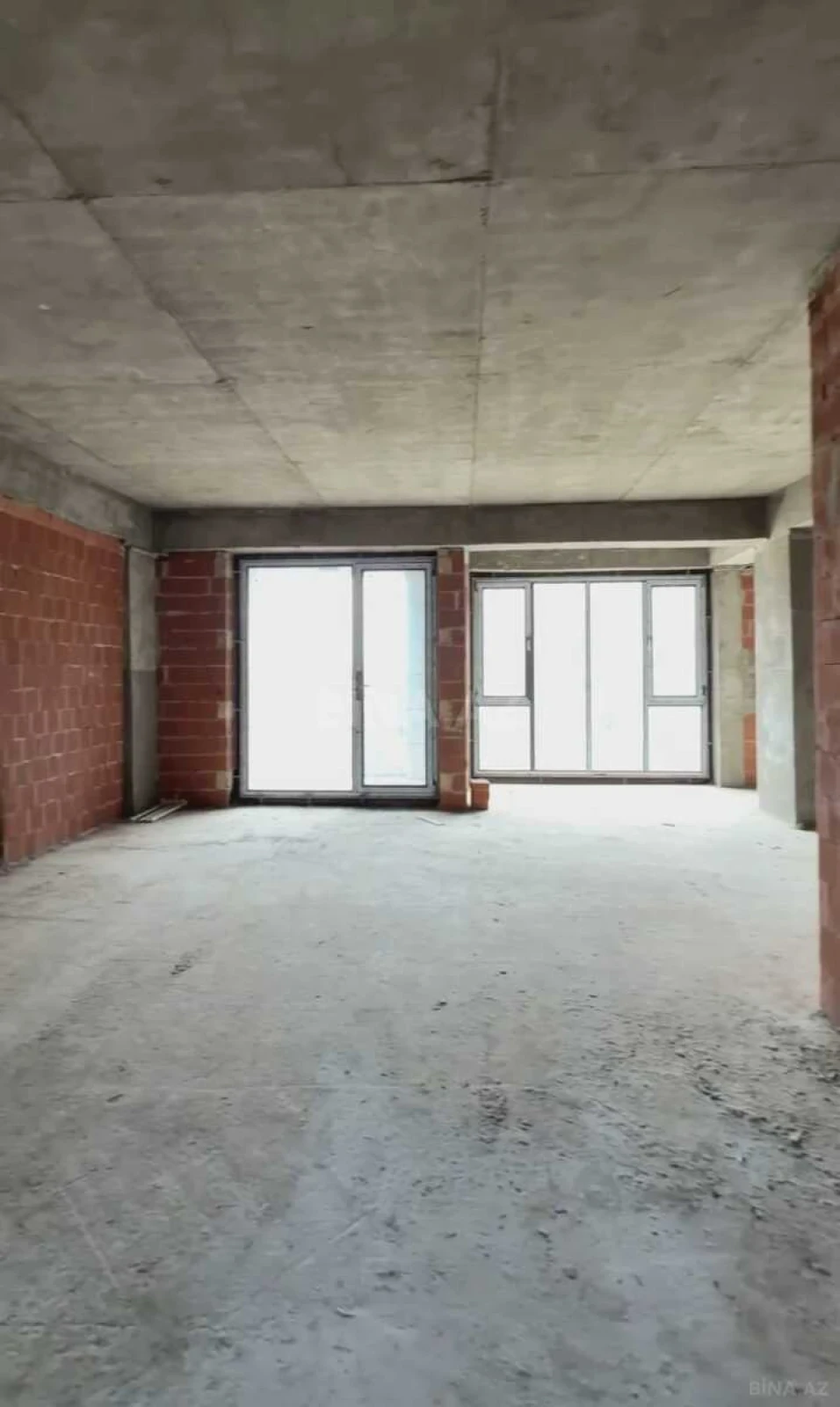 Satılır 3 otaqlı mənzil 147 m²