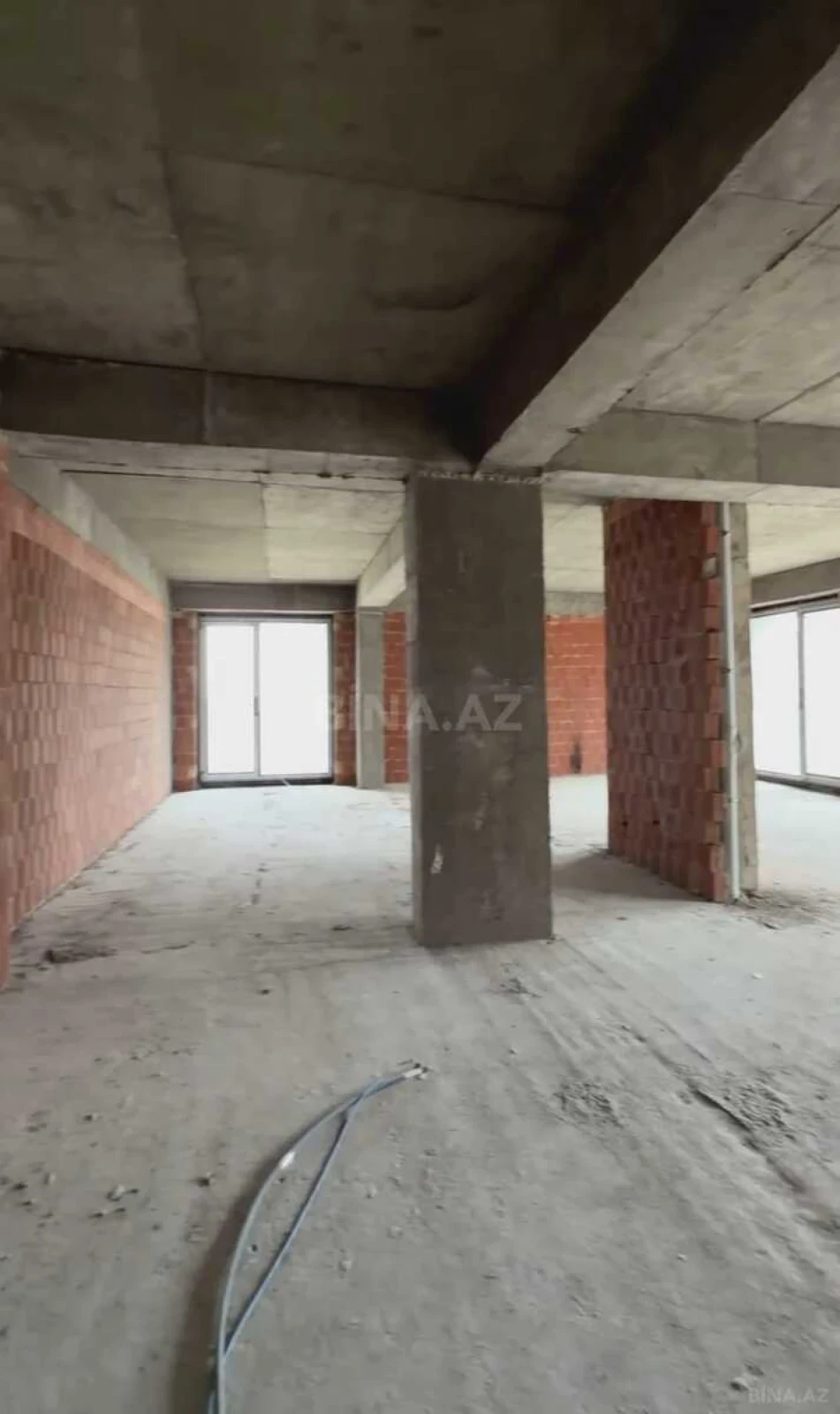 Satılır 3 otaqlı mənzil 147 m²