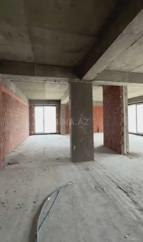 Satılır 3 otaqlı mənzil 147 m²