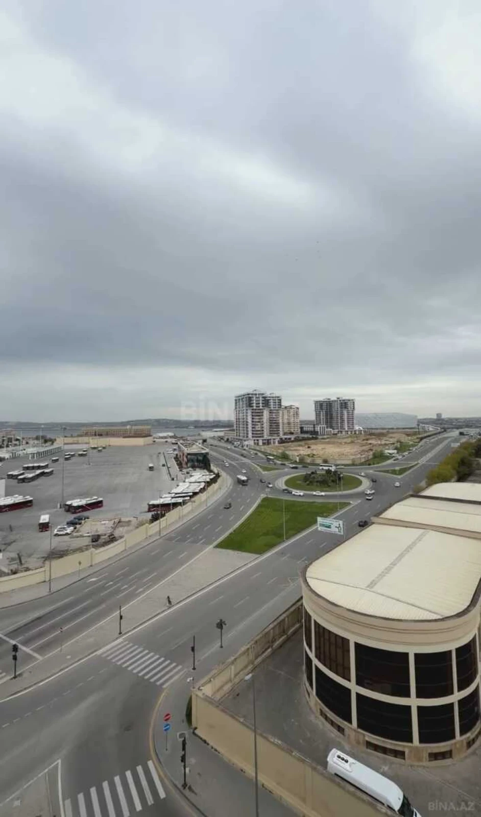 Satılır 3 otaqlı mənzil 147 m²