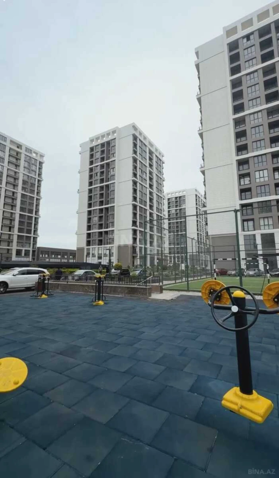 Satılır 3 otaqlı mənzil 147 m²