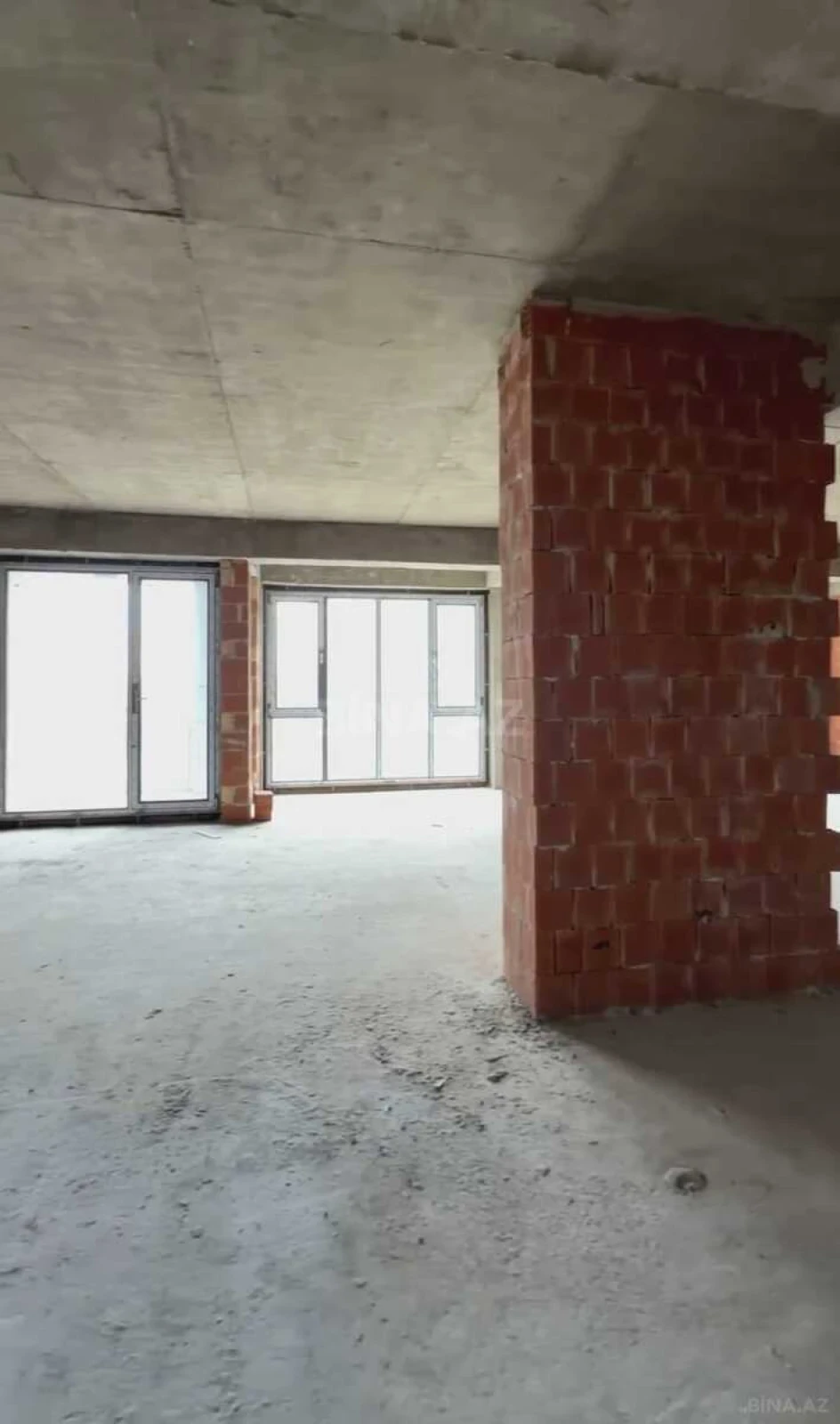 Satılır 3 otaqlı mənzil 147 m²