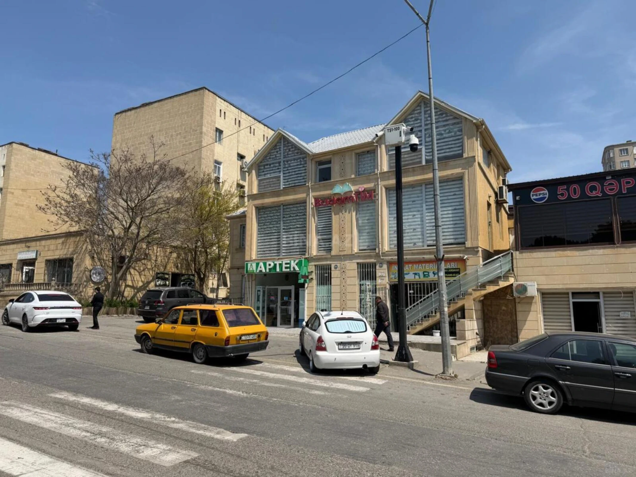 Satılır obyekt 300 m²
