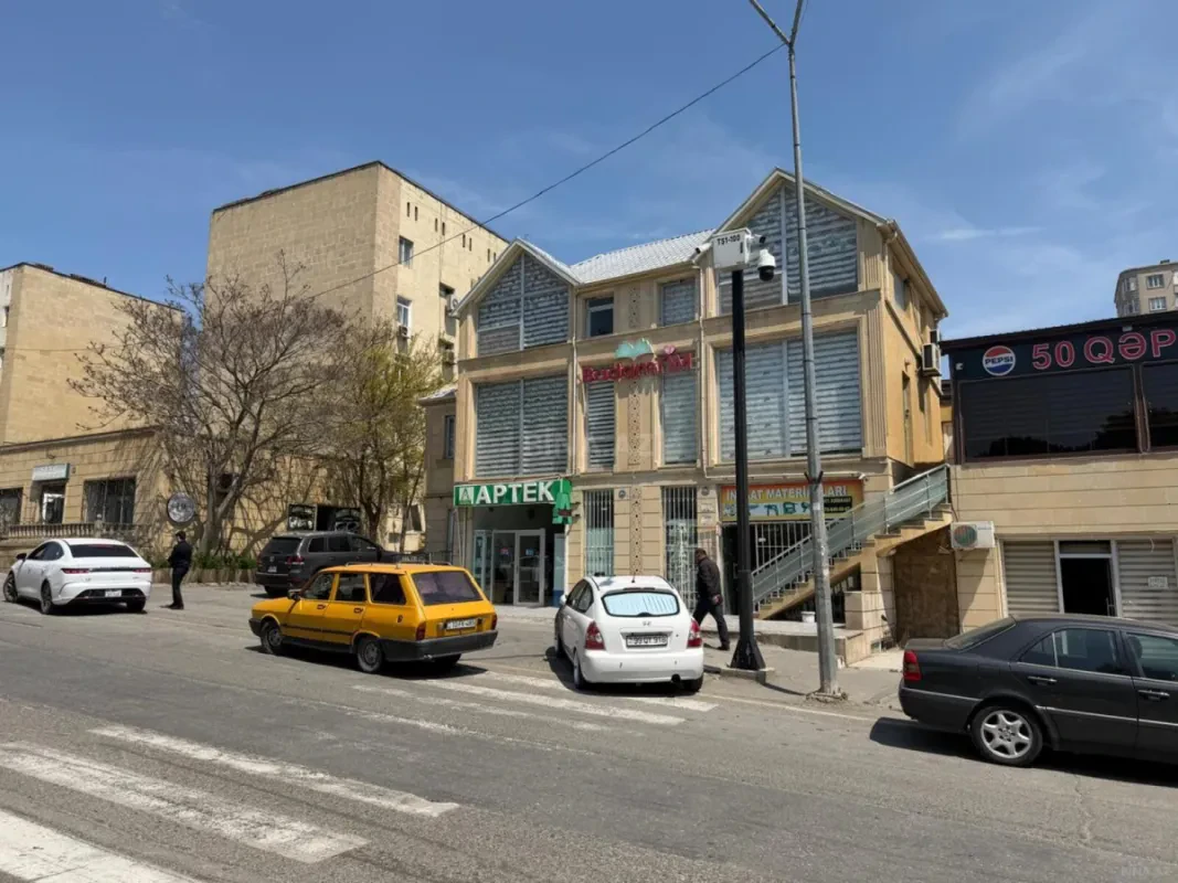Satılır obyekt 300 m²