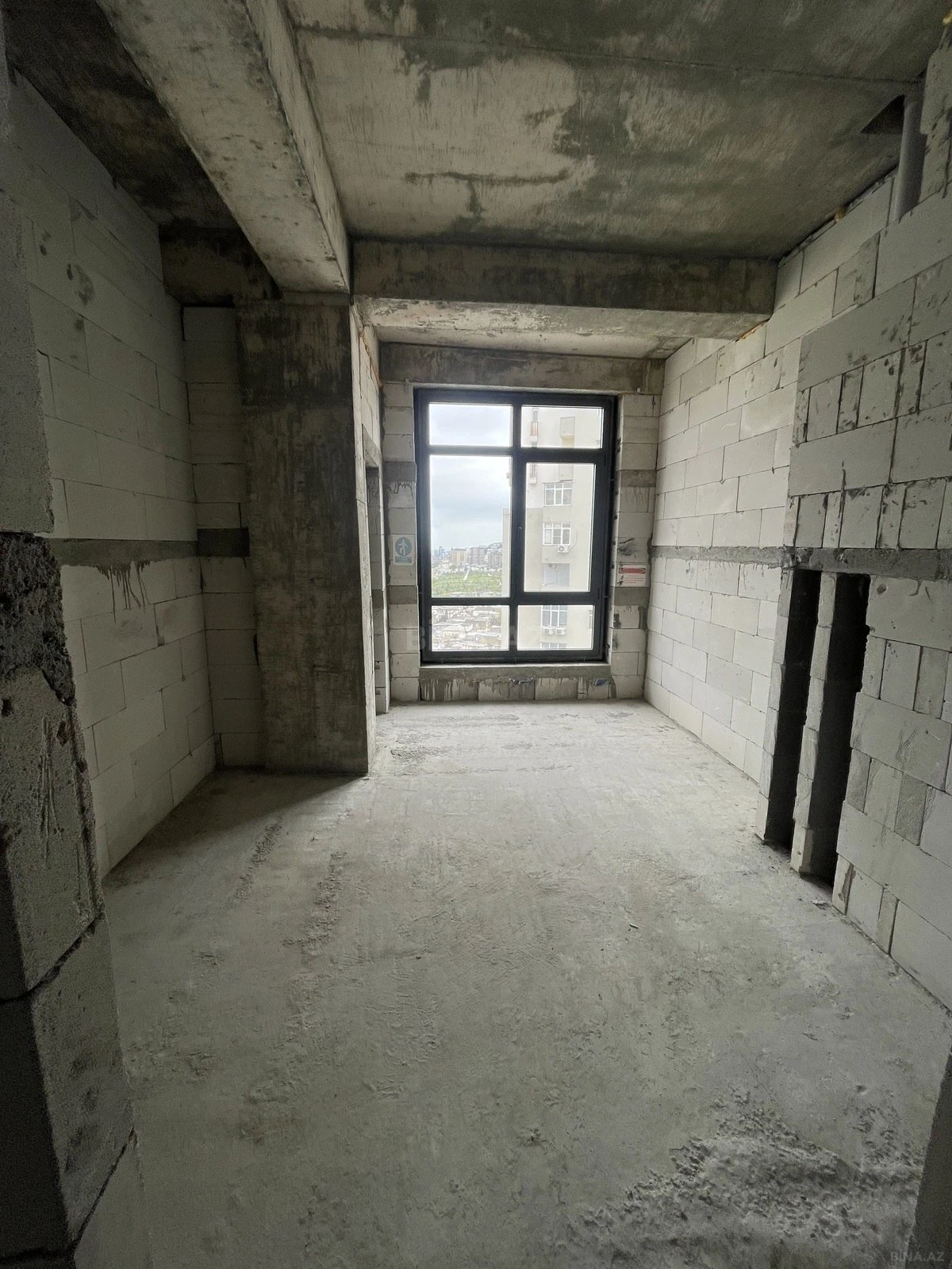 Satılır 2 otaqlı mənzil 117 m²