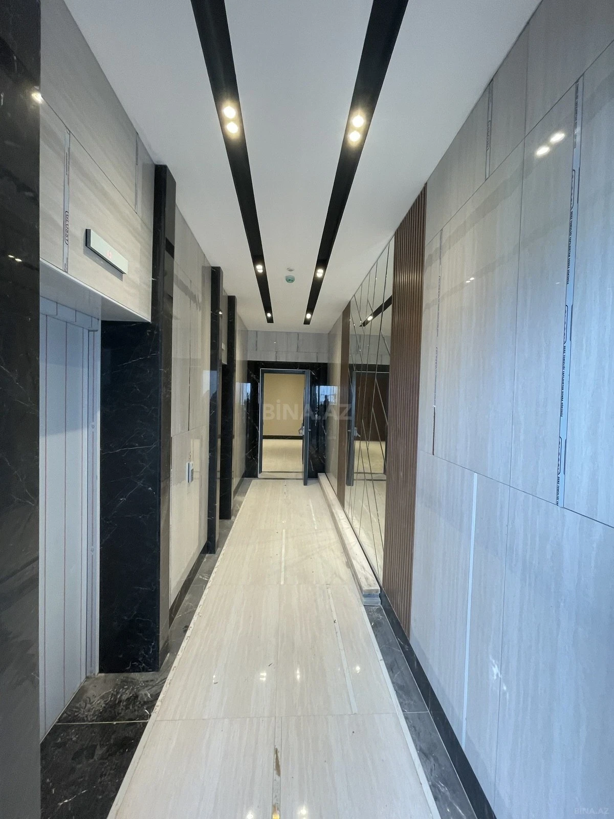 Satılır 2 otaqlı mənzil 117 m²